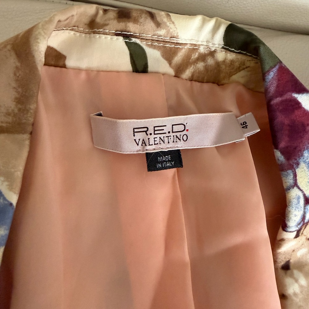 R.E.D Valentino Cream Floral Blazer with Berry and Purple Blooms - Picture 4 of 12